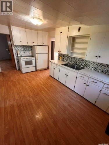 211 1St Avenue N, Harris, SK 