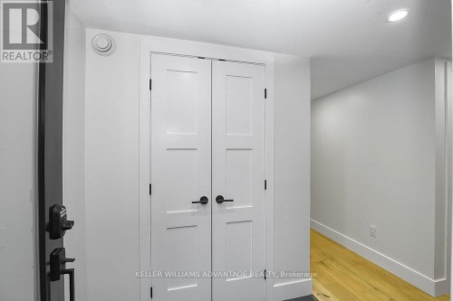 LOWER - 325 PERTH AVENUE , Toronto, Ontario M6P 3X9 5