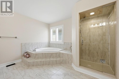 322 Comiskey Crescent, Mississauga, ON 