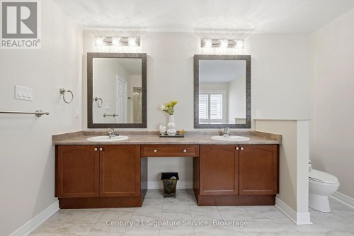 322 Comiskey Crescent, Mississauga, ON 
