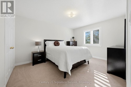 322 Comiskey Crescent, Mississauga, ON 