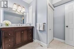 Main bathroom (located on MAIN level) - 