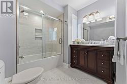 Main bathroom (located on MAIN level) - 
