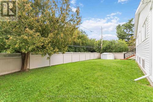 Fenced-in private yard - 115 Mountbatten Avenue, Ottawa, ON 