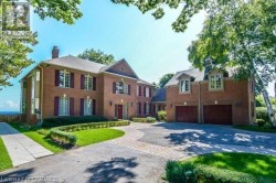 16 ENNISCLARE DRIVE W Oakville, ON L6J 4N2
