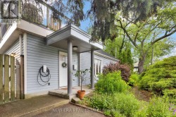 2 FOCH AVENUE  Toronto, ON M8W 3W8