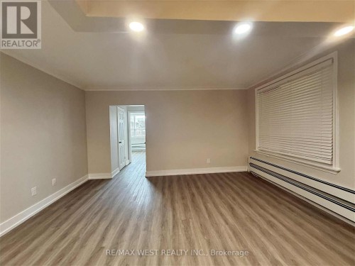 2 - 402 ROYAL YORK ROAD , Toronto, Ontario M8Y 2R5 3