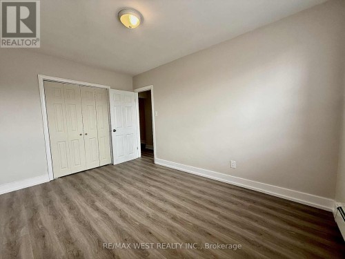 2 - 402 ROYAL YORK ROAD , Toronto, Ontario M8Y 2R5 5