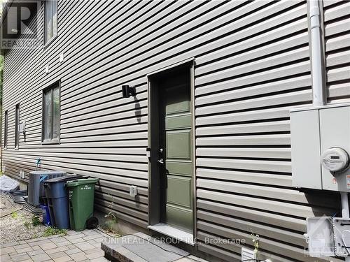B - 492 MOODIE DRIVE , Ottawa, Ontario K2H 8A7 2