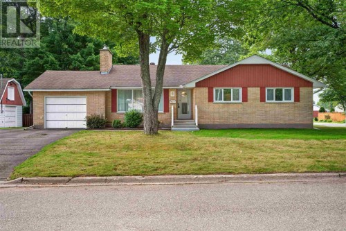 6 Pinemore BLVD  Sault Ste. Marie, ON P6B 4E3