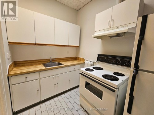 6 - 516 YONGE STREET , Toronto, Ontario M4Y 1X9 3