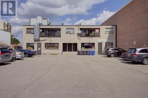 9 - 492 KERR STREET , Oakville, Ontario L6K 3C5 2