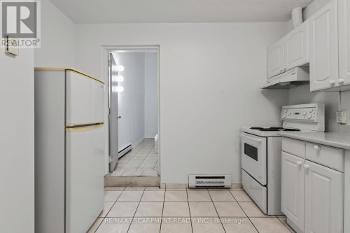 9 - 492 KERR STREET , Oakville, Ontario L6K 3C5 4