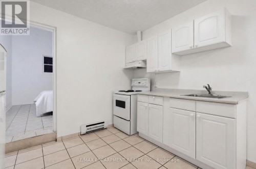9 - 492 KERR STREET , Oakville, Ontario L6K 3C5 5