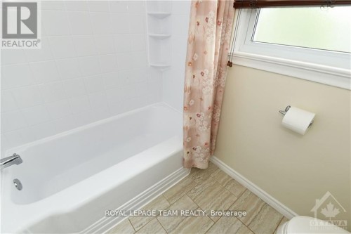 822 Quinlan Road, Ottawa, ON 