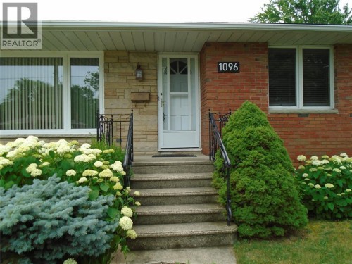1096 INDIAN ROAD North , Sarnia, Ontario N7V 4C5 2