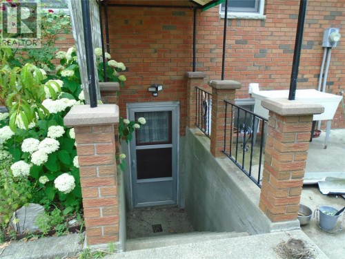 1096 INDIAN ROAD North , Sarnia, Ontario N7V 4C5 5