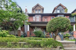 32 DINGWALL AVENUE E  Toronto, ON M4J 1C3