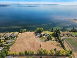3190 Martindale Rd Central Saanich, BC V8M 1W6