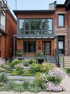464 EUCLID AVENUE Toronto, ON M6G 2S9