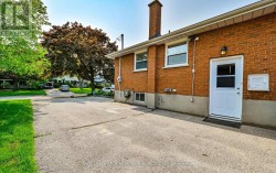 621 WYCHWOOD STREET Oshawa, ON L1G 2T4