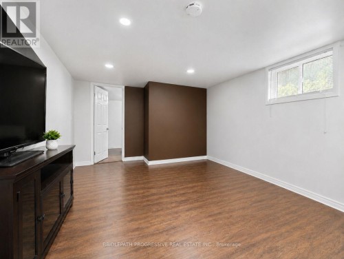 621 WYCHWOOD STREET , Oshawa, Ontario L1G 2T4 5