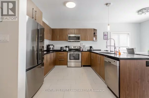 UPPER#11 - 2619 SHEFFIELD BOULEVARD , London South (South U), Ontario N6M 0G4 5