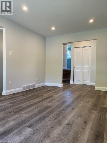 51 HIGHRIDGE Avenue Unit# 1 , Hamilton, Ontario L8E 3J7 3