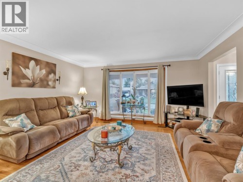 9975 Holly Crescent, Windsor, ON 