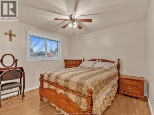 9975 Holly Crescent, Windsor, ON 