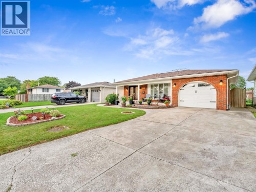 9975 Holly Crescent, Windsor, ON 