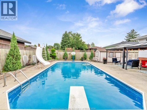 9975 Holly Crescent, Windsor, ON 