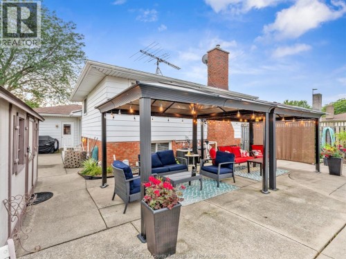 9975 Holly Crescent, Windsor, ON 