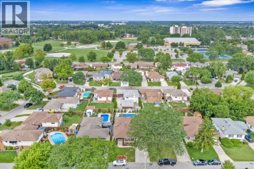9975 Holly Crescent, Windsor, ON 
