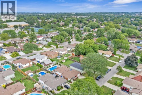 9975 Holly Crescent, Windsor, ON 
