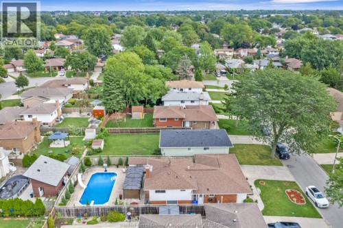 9975 Holly Crescent, Windsor, ON 