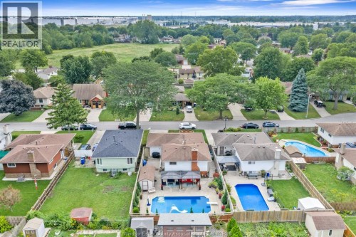 9975 Holly Crescent, Windsor, ON 