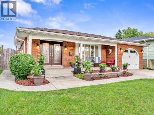 9975 Holly Crescent, Windsor, ON 