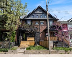 853 MANNING AVENUE  Toronto, ON M6G 2X1