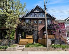 853 MANNING AVENUE Toronto, ON M6G 2X1