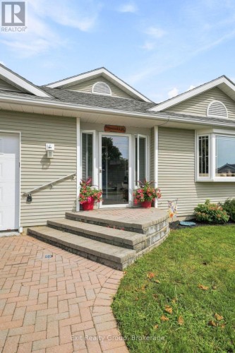 6 Heritage Drive, Prince Edward County (Wellington), ON 