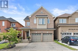 1069 KNOTTY PINE GROVE  Mississauga, ON L5W 1J6