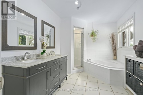 1069 Knotty Pine Grove, Mississauga, ON 
