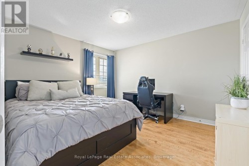 1069 Knotty Pine Grove, Mississauga, ON 