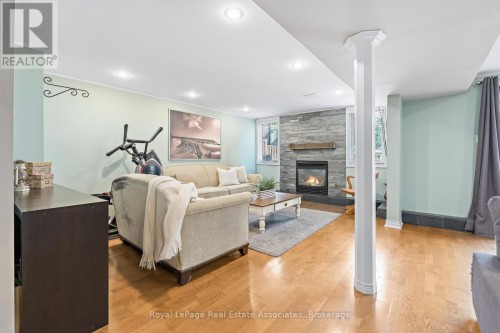 1069 Knotty Pine Grove, Mississauga, ON 