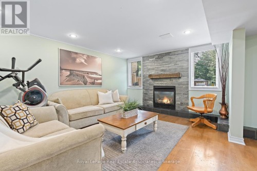 1069 Knotty Pine Grove, Mississauga, ON 