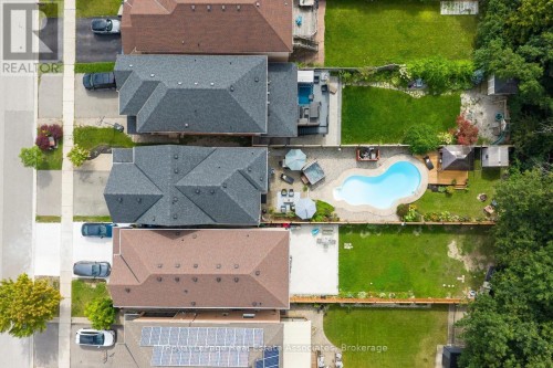 1069 Knotty Pine Grove, Mississauga, ON 
