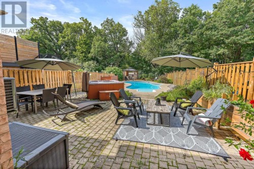 1069 Knotty Pine Grove, Mississauga, ON 