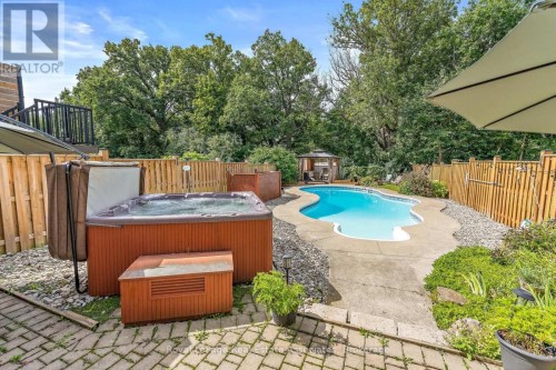 1069 Knotty Pine Grove, Mississauga, ON 