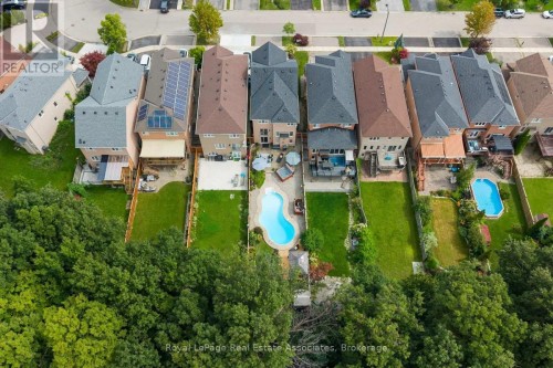 1069 Knotty Pine Grove, Mississauga, ON 